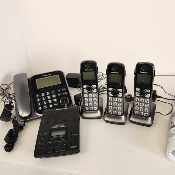 Panasonic KC-TG5562C Cordless Phone System Handheld Landline Digital 4 Handset - Picture 1 of 7
